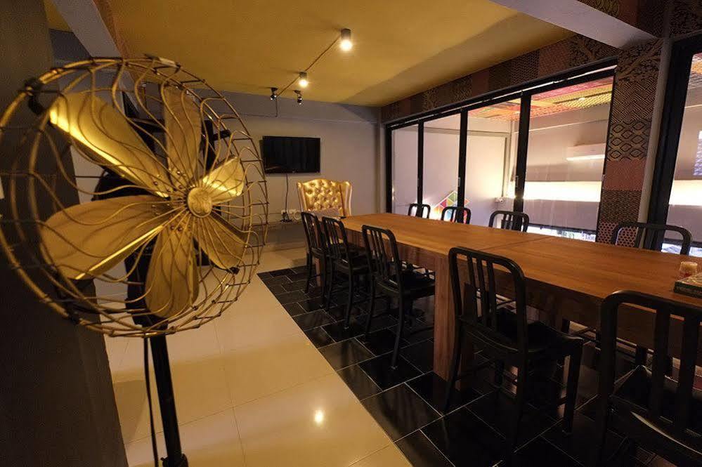 Everyday Bangkok Hostel Екстериор снимка