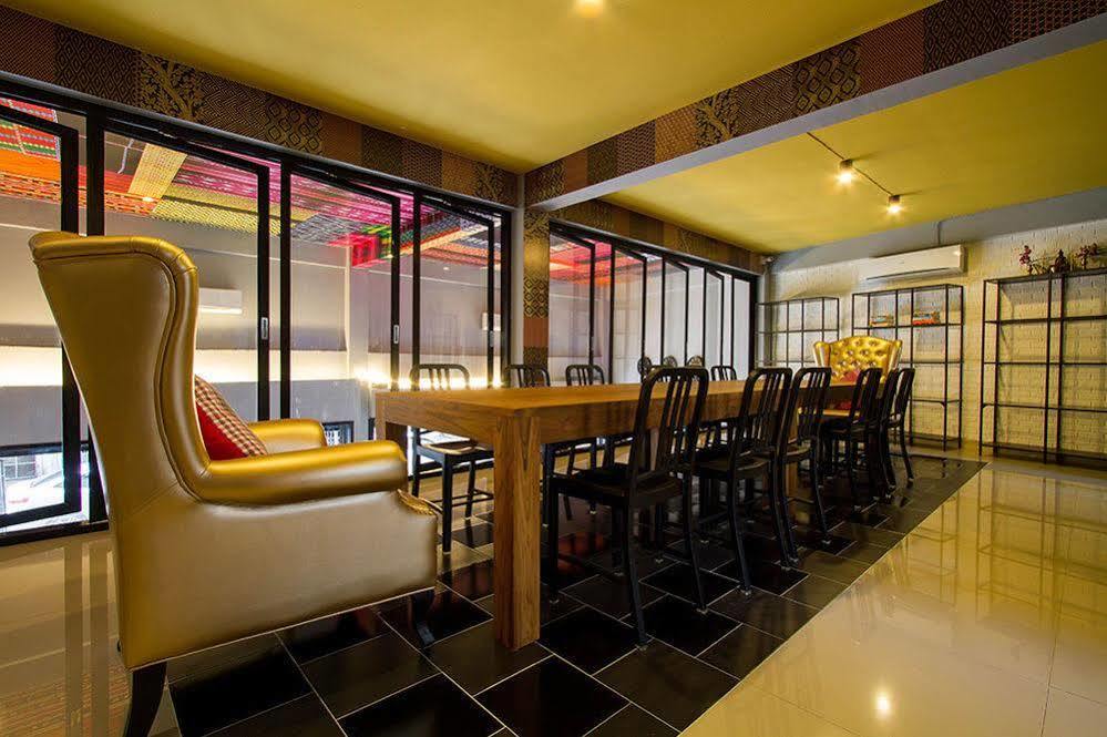 Everyday Bangkok Hostel Екстериор снимка